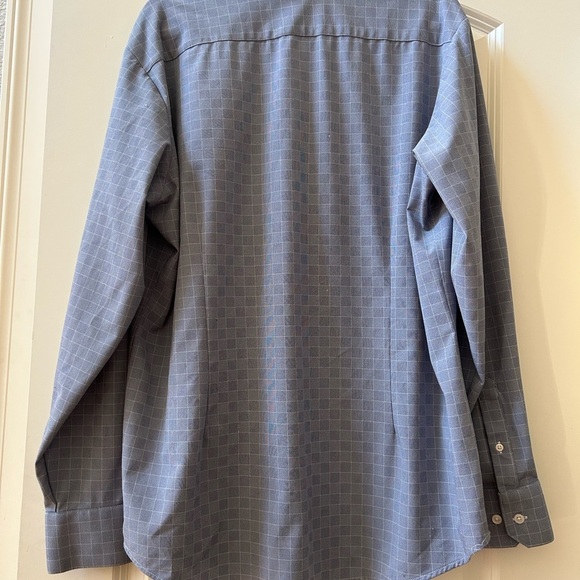 Mizzen + Main button down collared shirt. Standard Fit. Poly. Blue and white - Picture 7 of 12